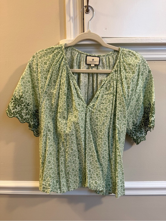 Tuckernuck Tops - Tuckernuck Green Floral V-Neck Peasant Top